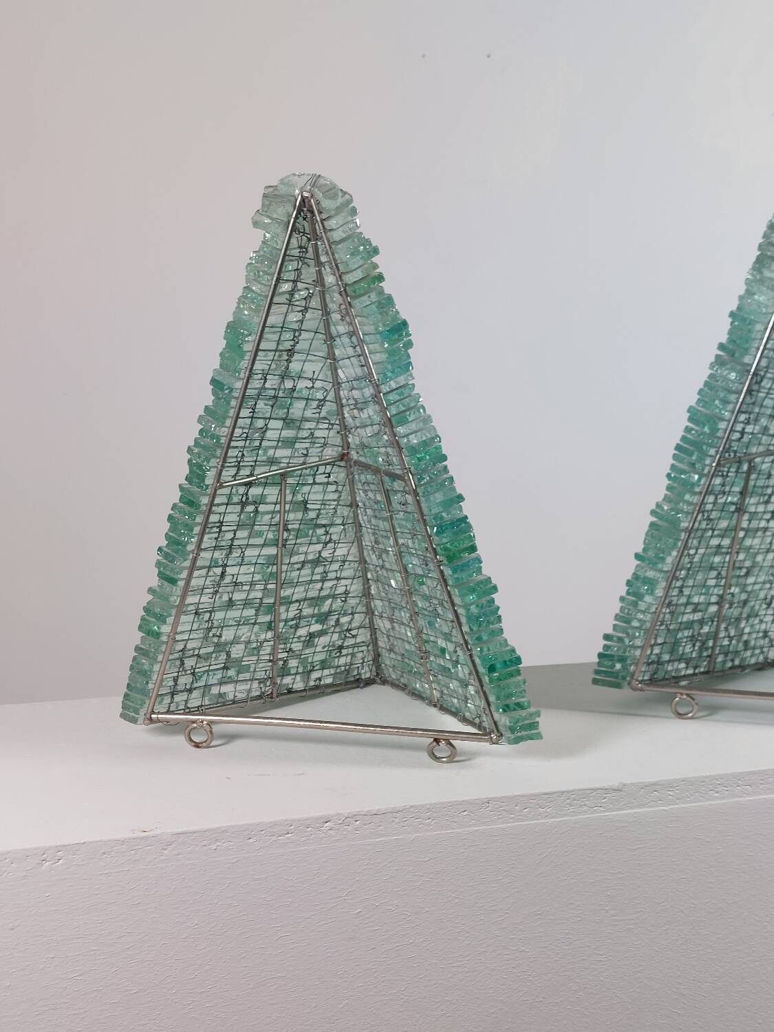 Pair of pyramid-shaped wall sconces in glass in vintage French style.