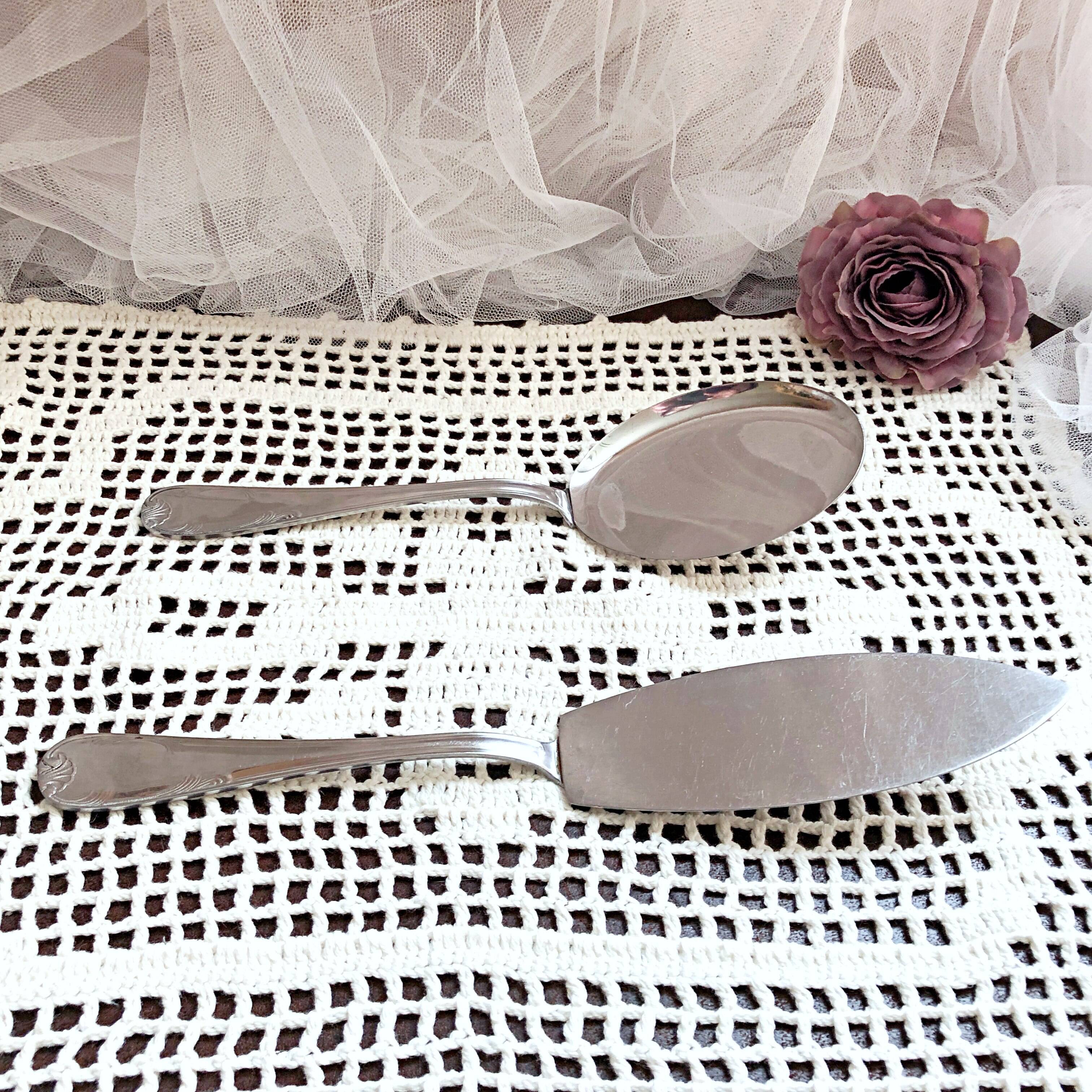 Set of two cutting shovels for cakes, tarts and sweets