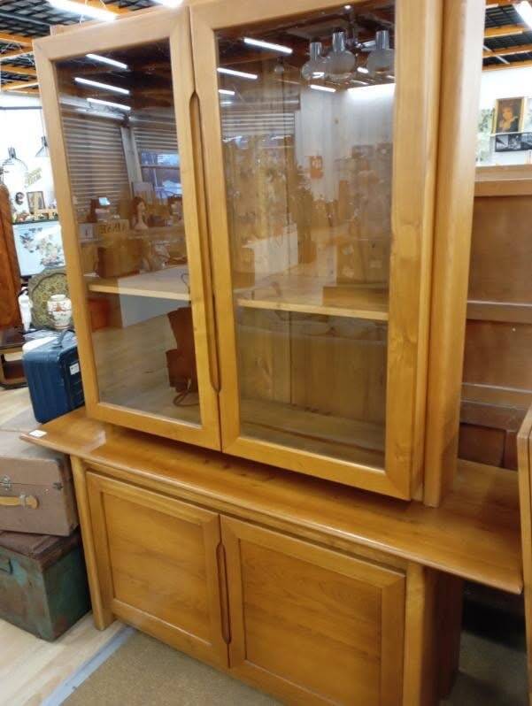high glass buffet in solid elm - SENAC