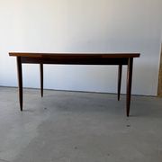 Table à manger rectangulaire à rallonges design scandinave en teck