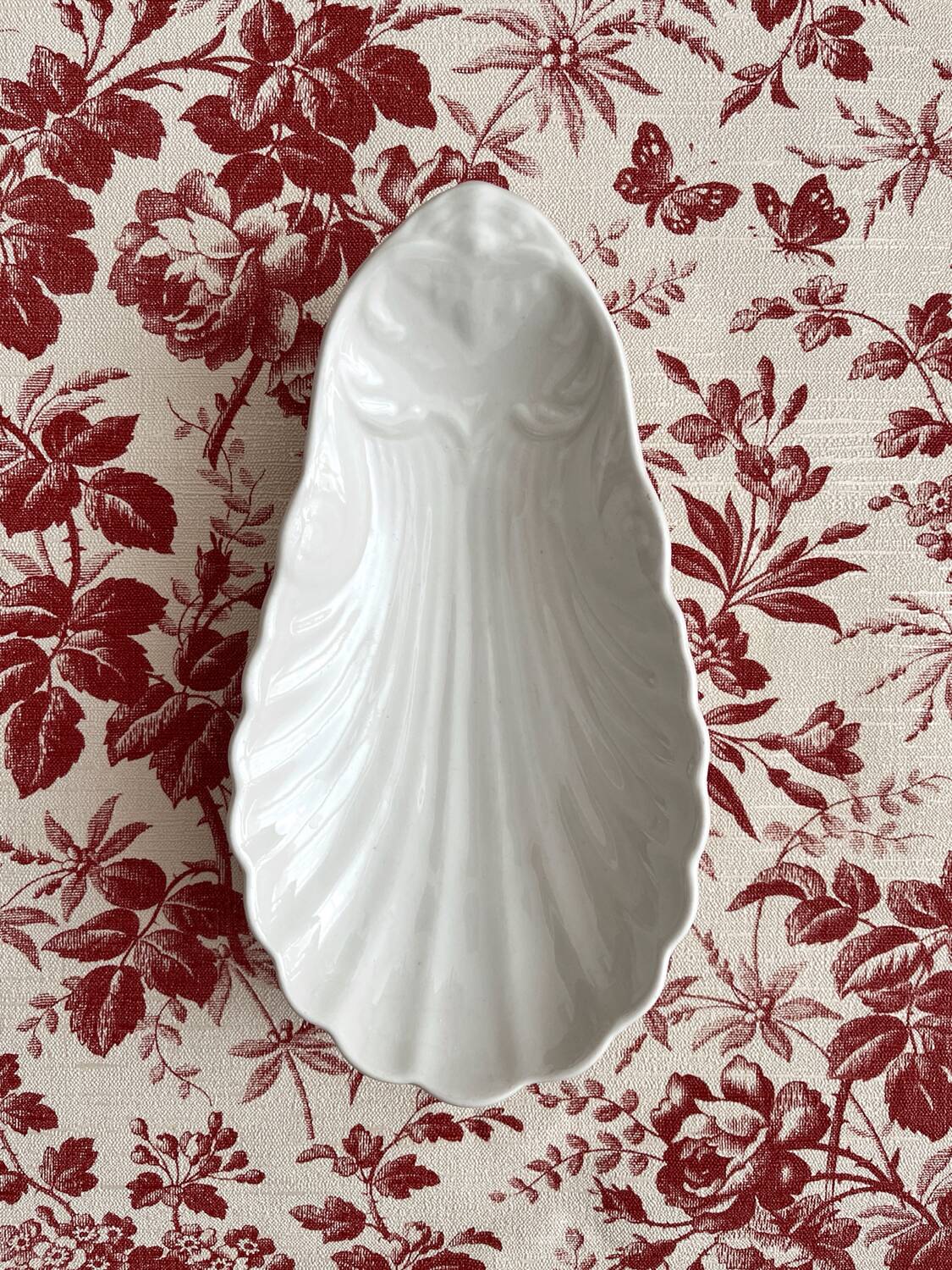 Antique porcelain shell ramekin dish (#1)