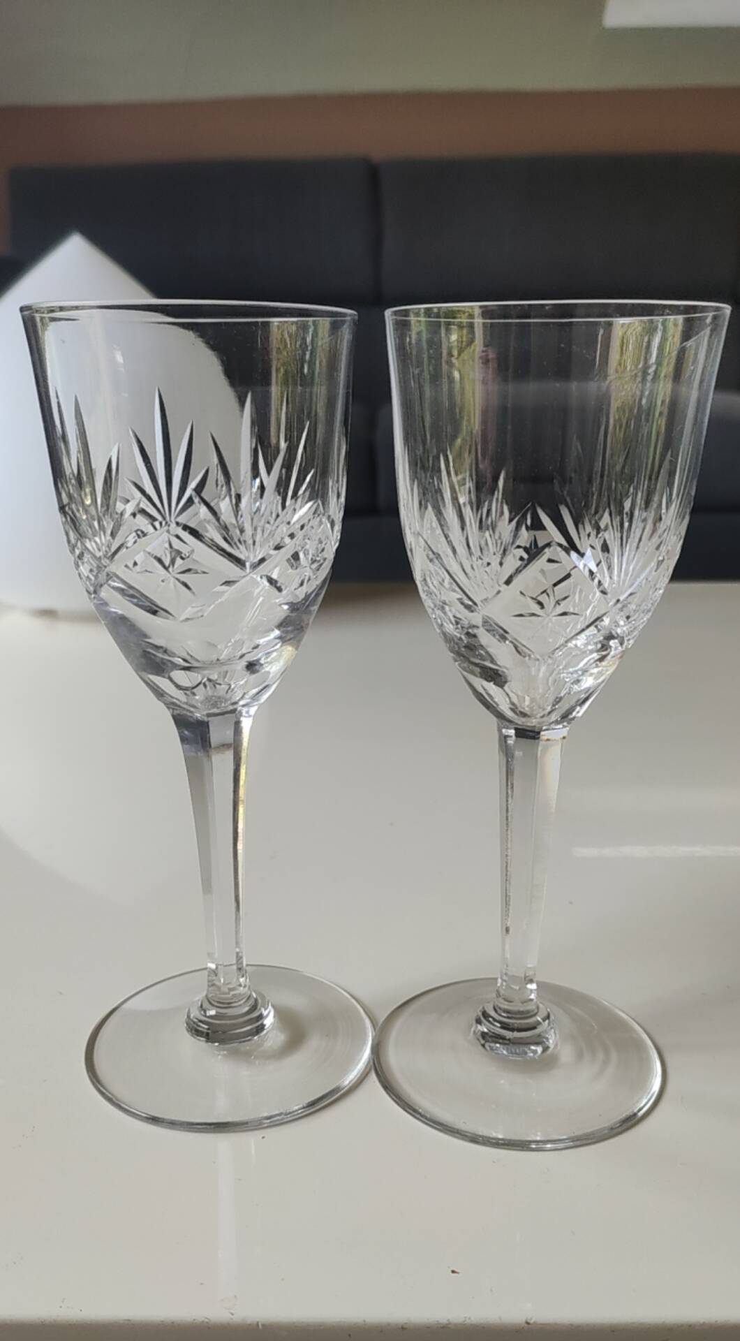 Lot of 7 x crystal glasses. Star/palmette decoration in St Louis style.