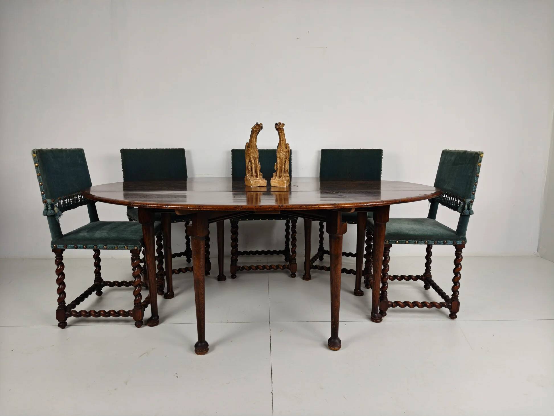 Antique English drop-leaf dining table – Victorian – 8 legs – oval shape – seats 8