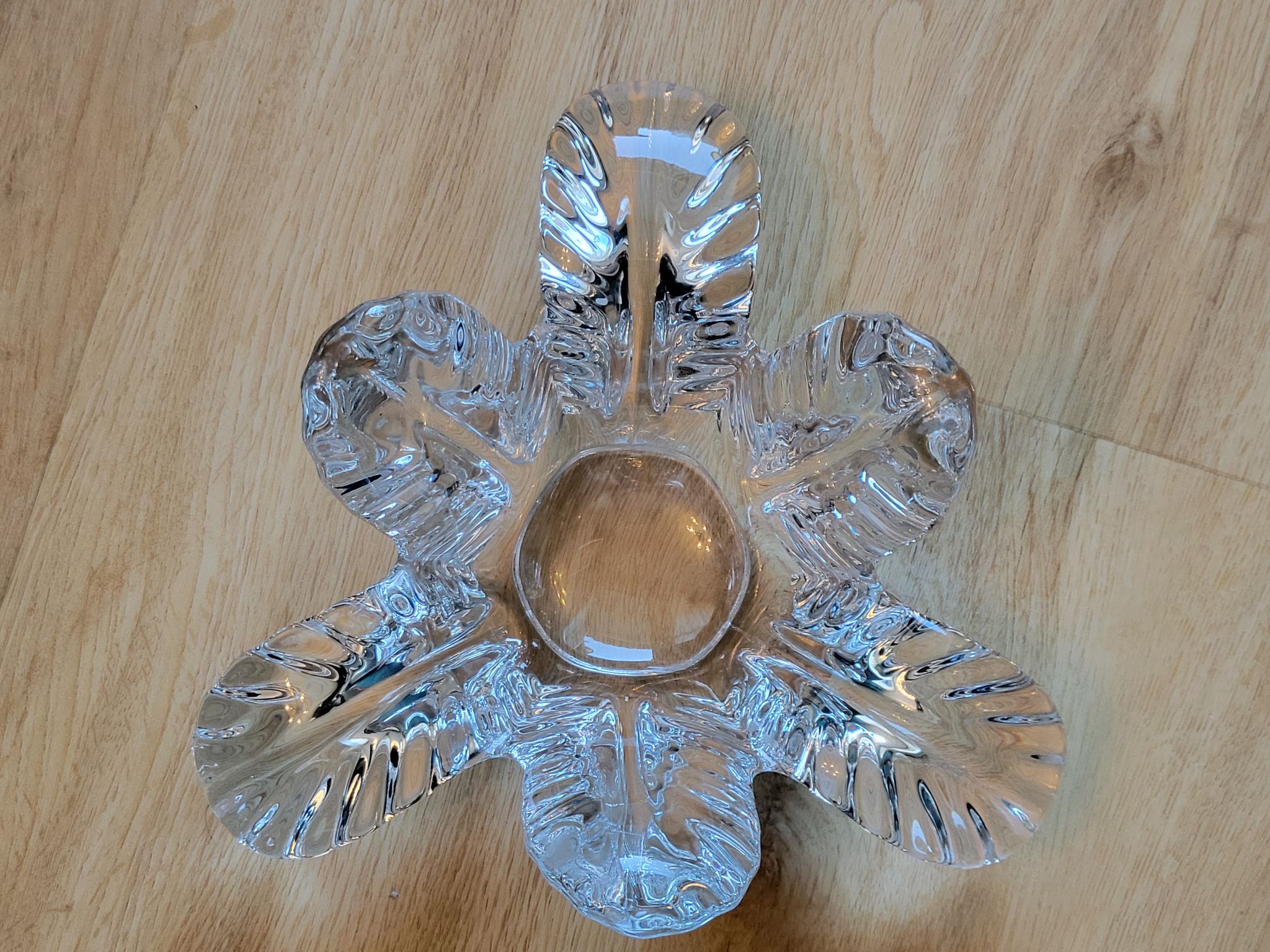 Vannes le Chatel coupe vide poche en cristal forme végétale années 50 - 60