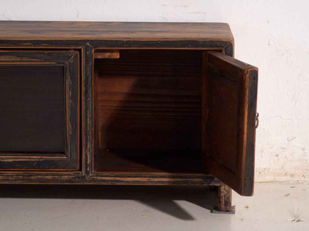 Meuble bas ancien en bois d’orme – Chine, vers 1900