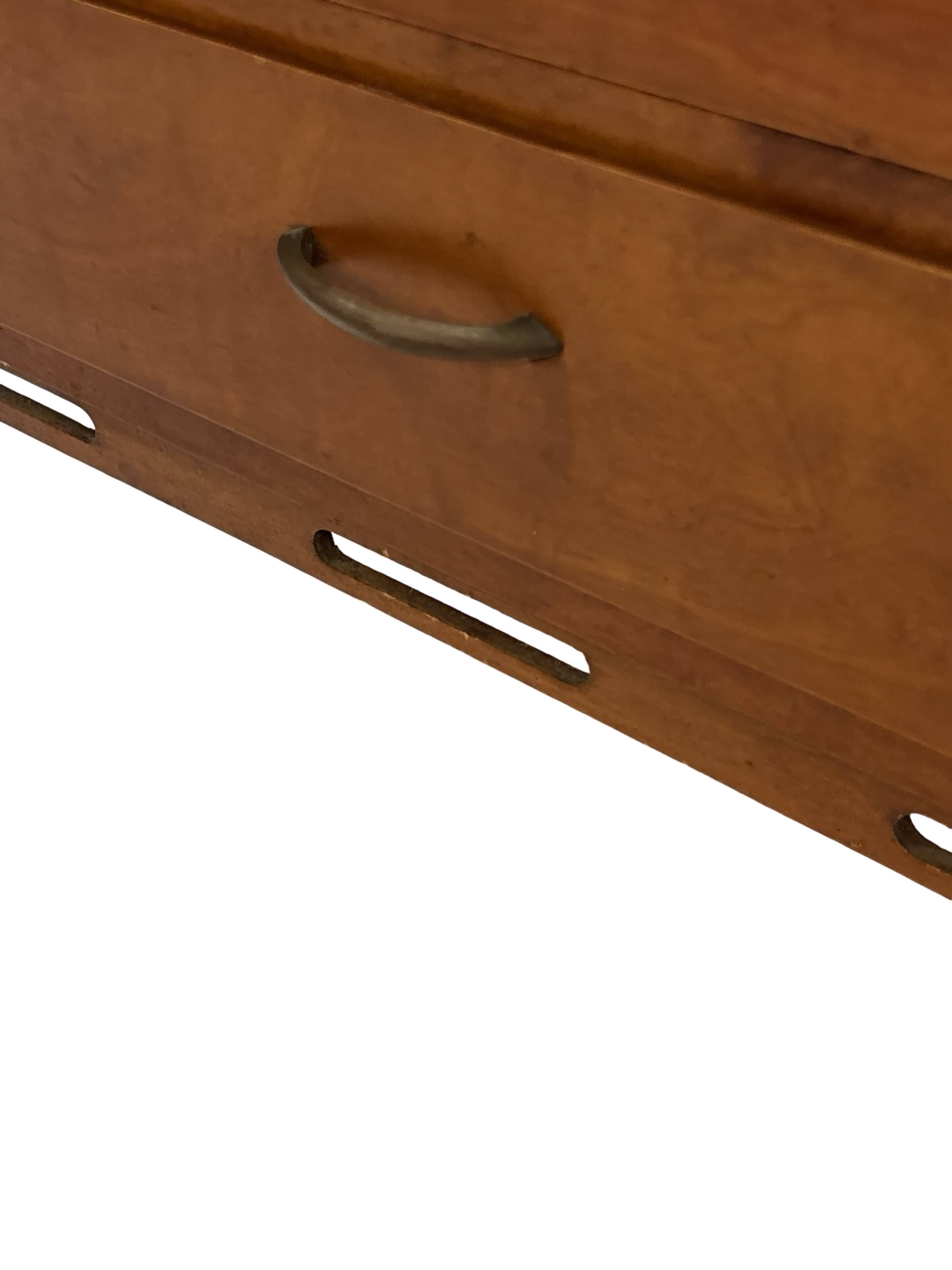 Petite commode vintage des années 1960 en chêne.