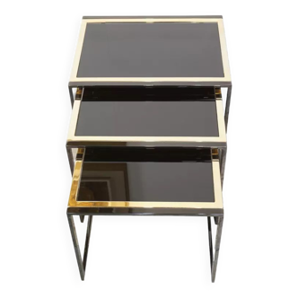 70s nesting side tables in black lacquered and gold-plated metal