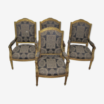 Set de 4 fauteuils et un canapé en bois doré style Louis XVI