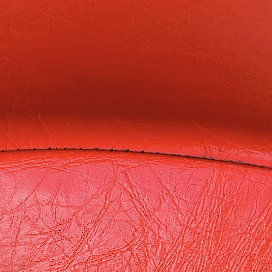 Large vintage pouf in red faux leather – diameter: 62 cm