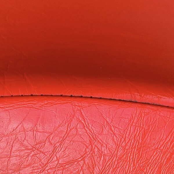 Grand pouf vintage en Skaï rouge – diamètre : 62 cm