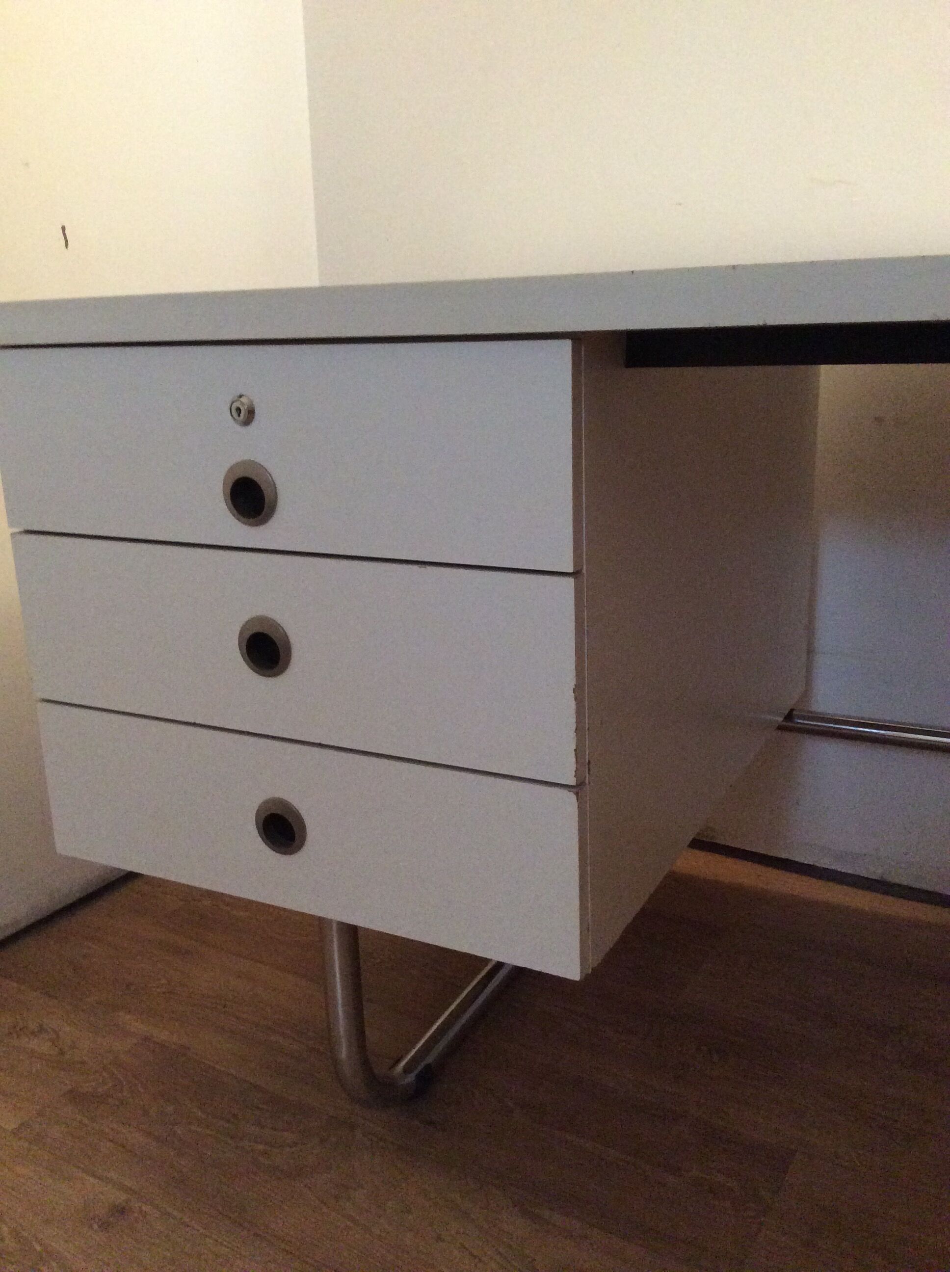 Bureau style bauhaus en formica des années 70