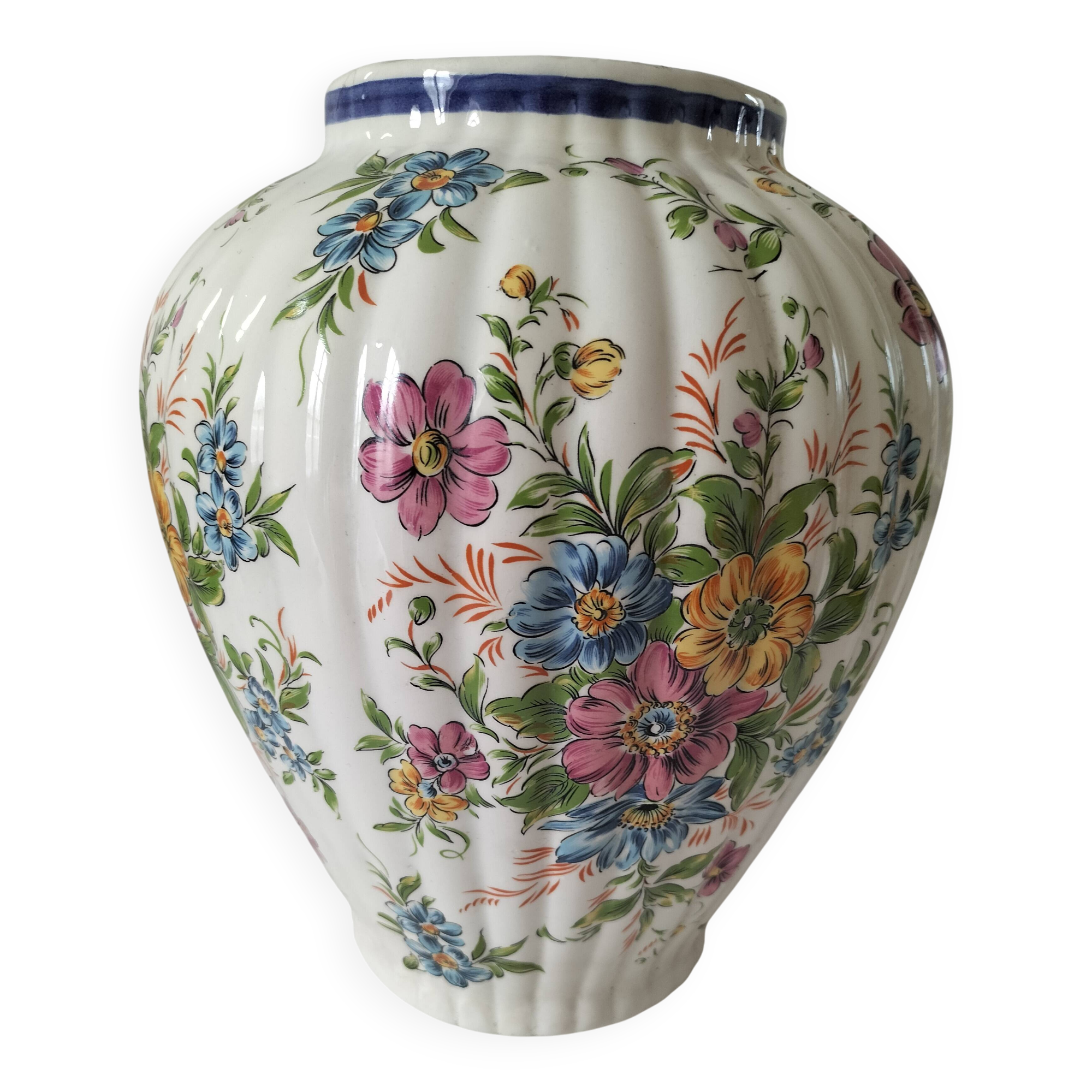 Antique vase with floral decoration in enamelled earthenware – timeless charm