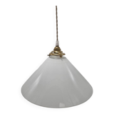Conical suspension in white opaline