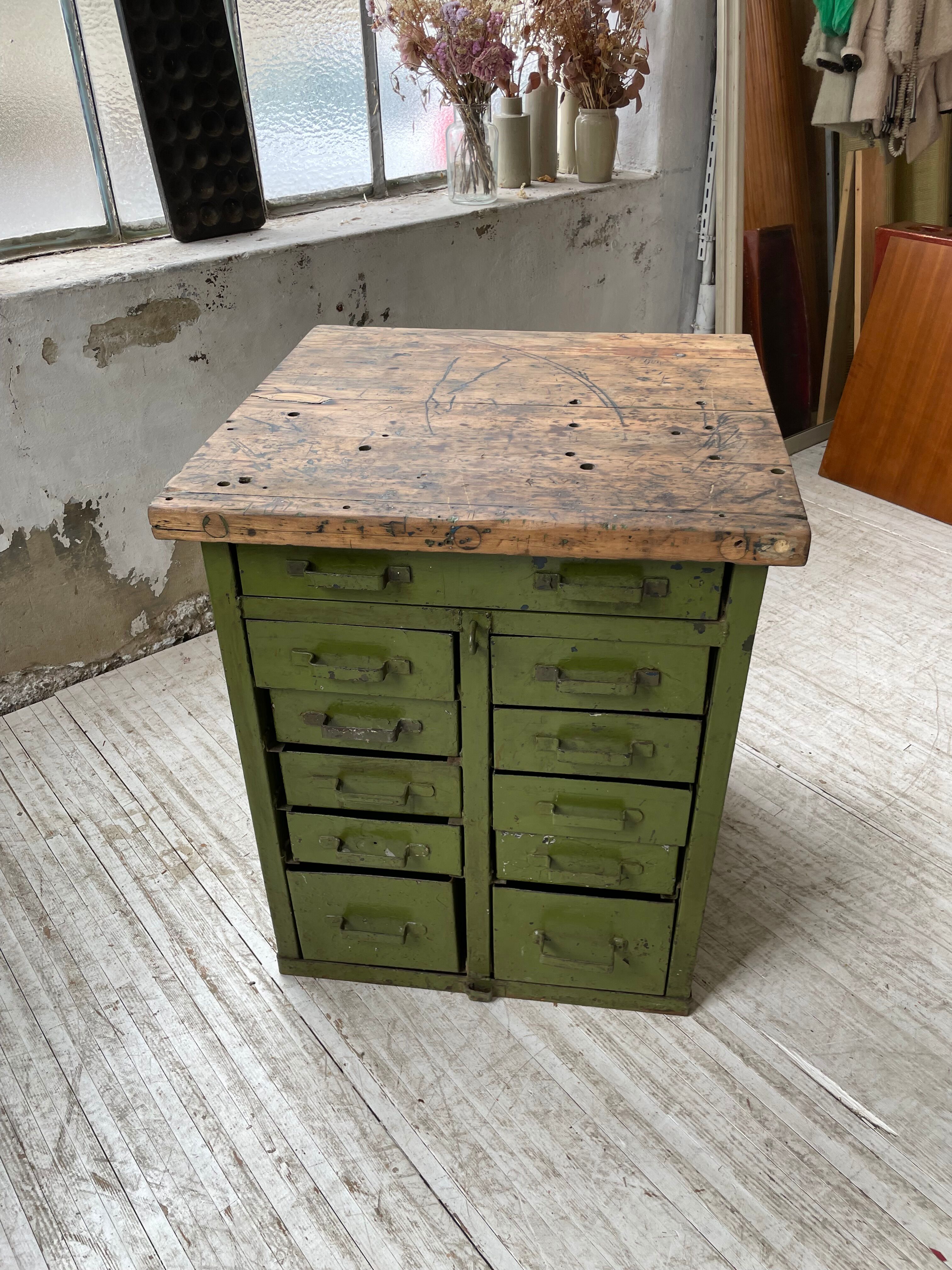 Meuble établi rangement militaire industriel vert