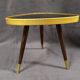 Tripode en formica repose plante