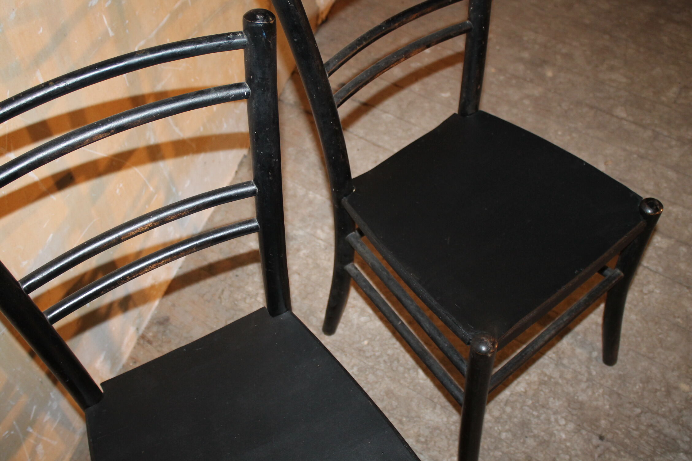 Lot of 25 chairs