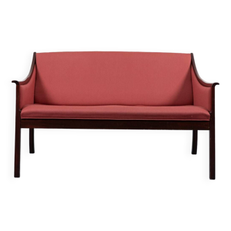 Elegant two seat sofa from Ole Wanscher for P. Jeppensen
