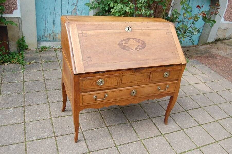 Louis XVI period walnut sloping desk from the 18th century