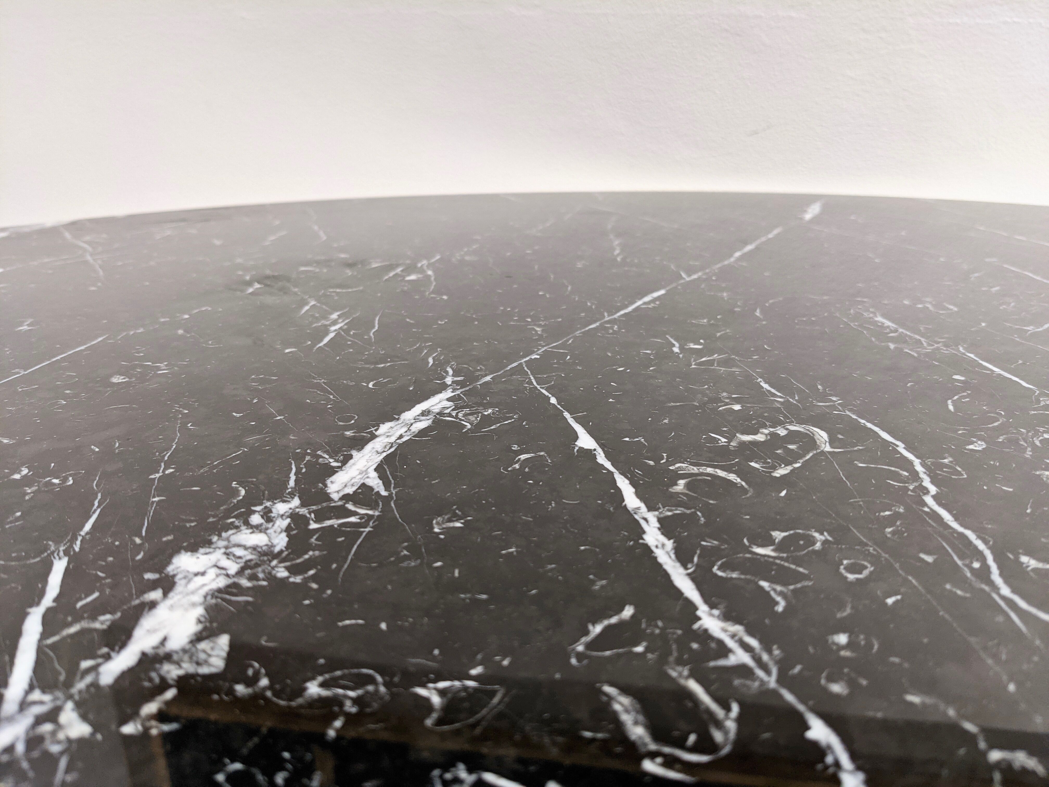 Tulip table white base and black marble marked by Saarinen edition knoll international