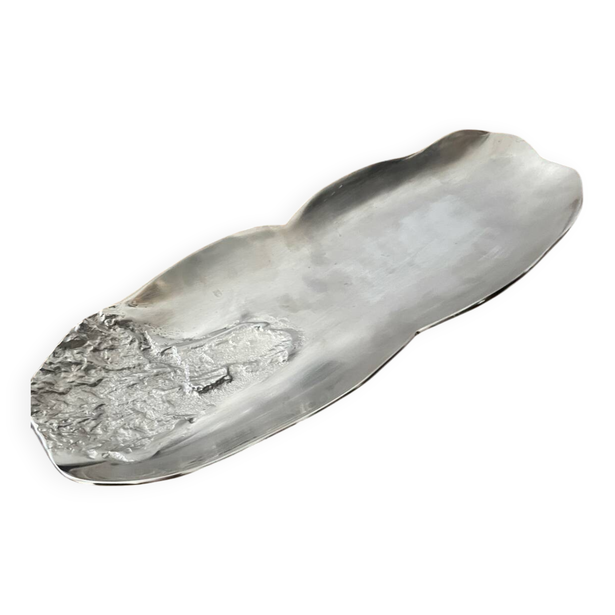 Cast aluminum centerpiece