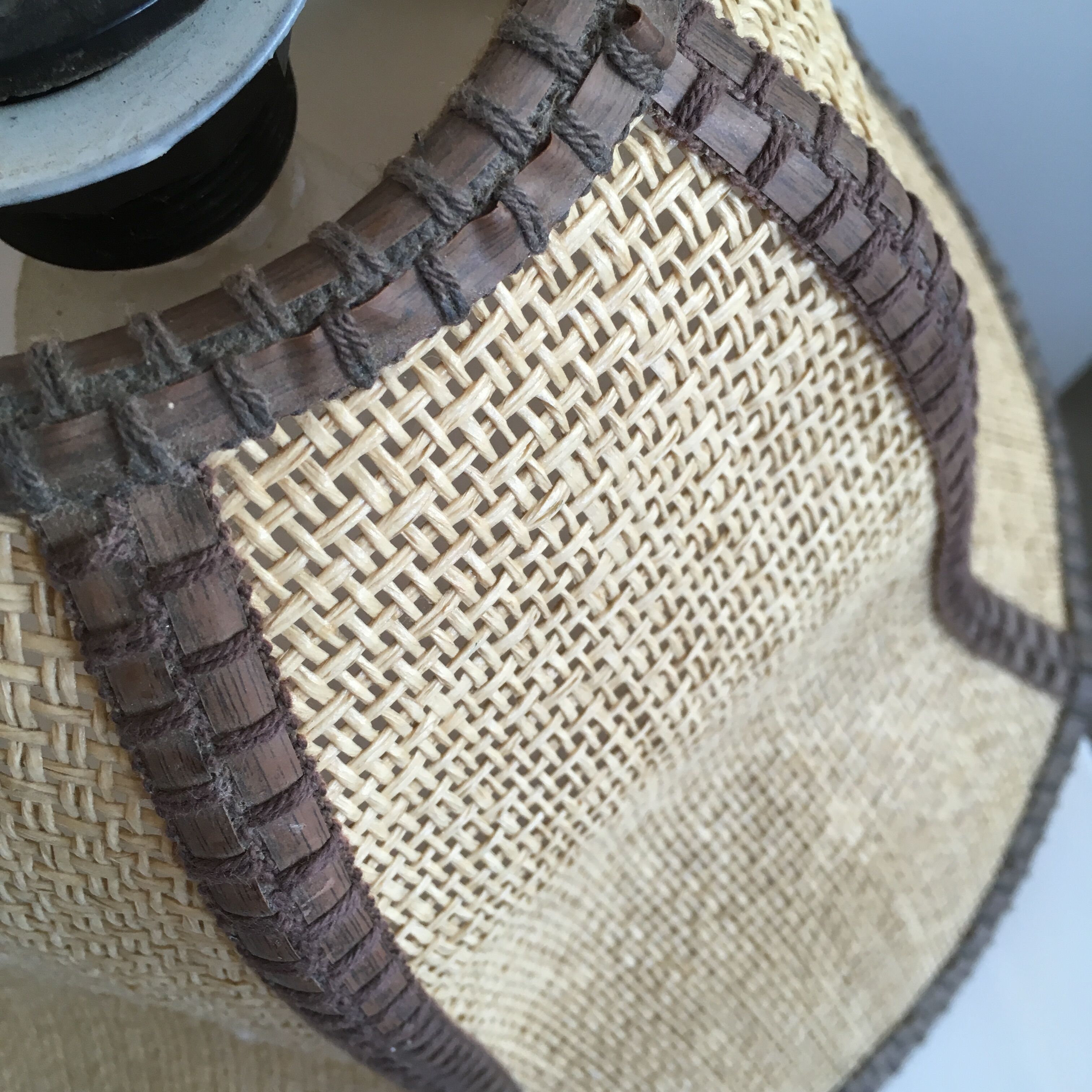 Hanging in wicker and rope-shaped petals