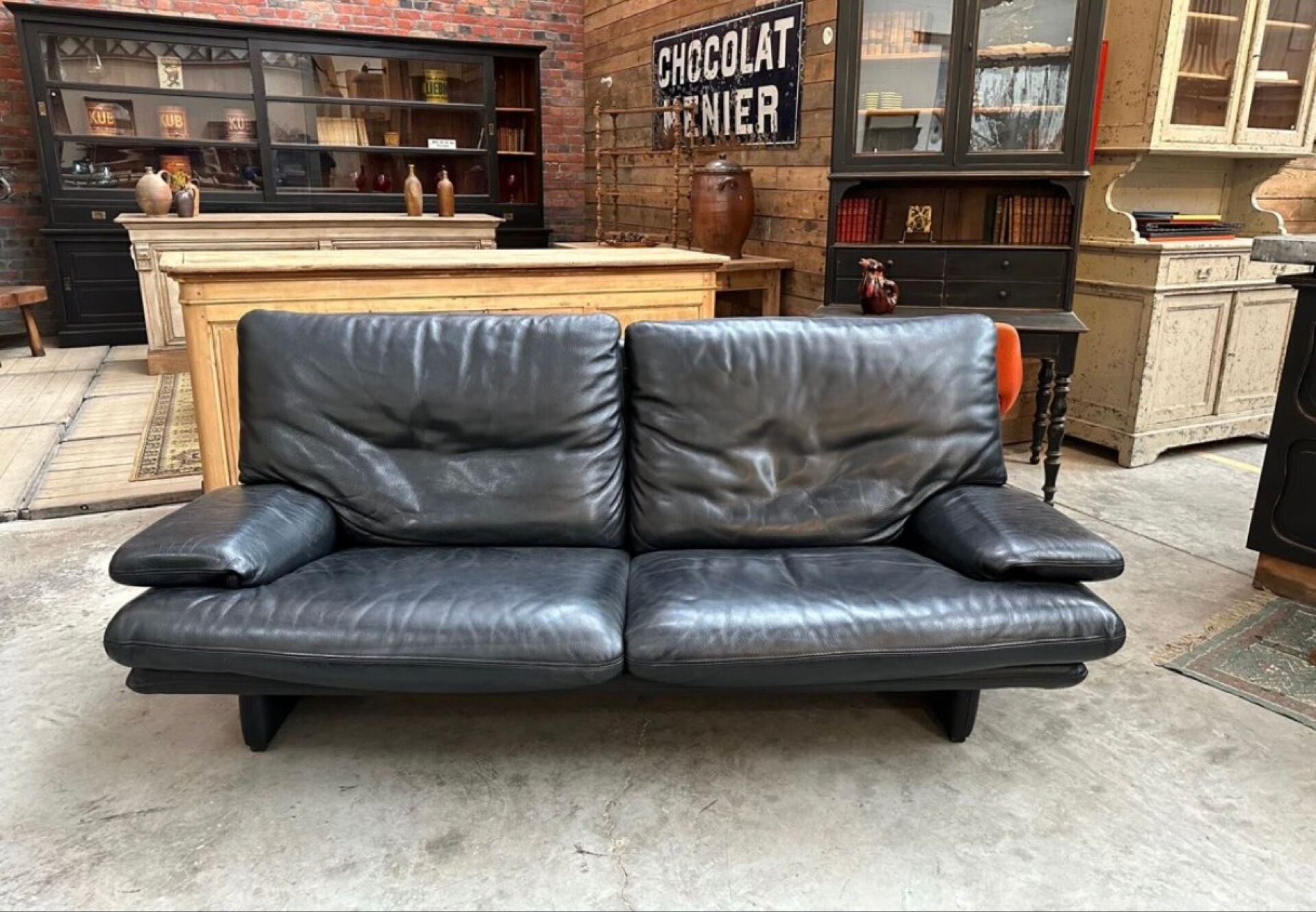 Black leather sofa – Italian design – 1980s