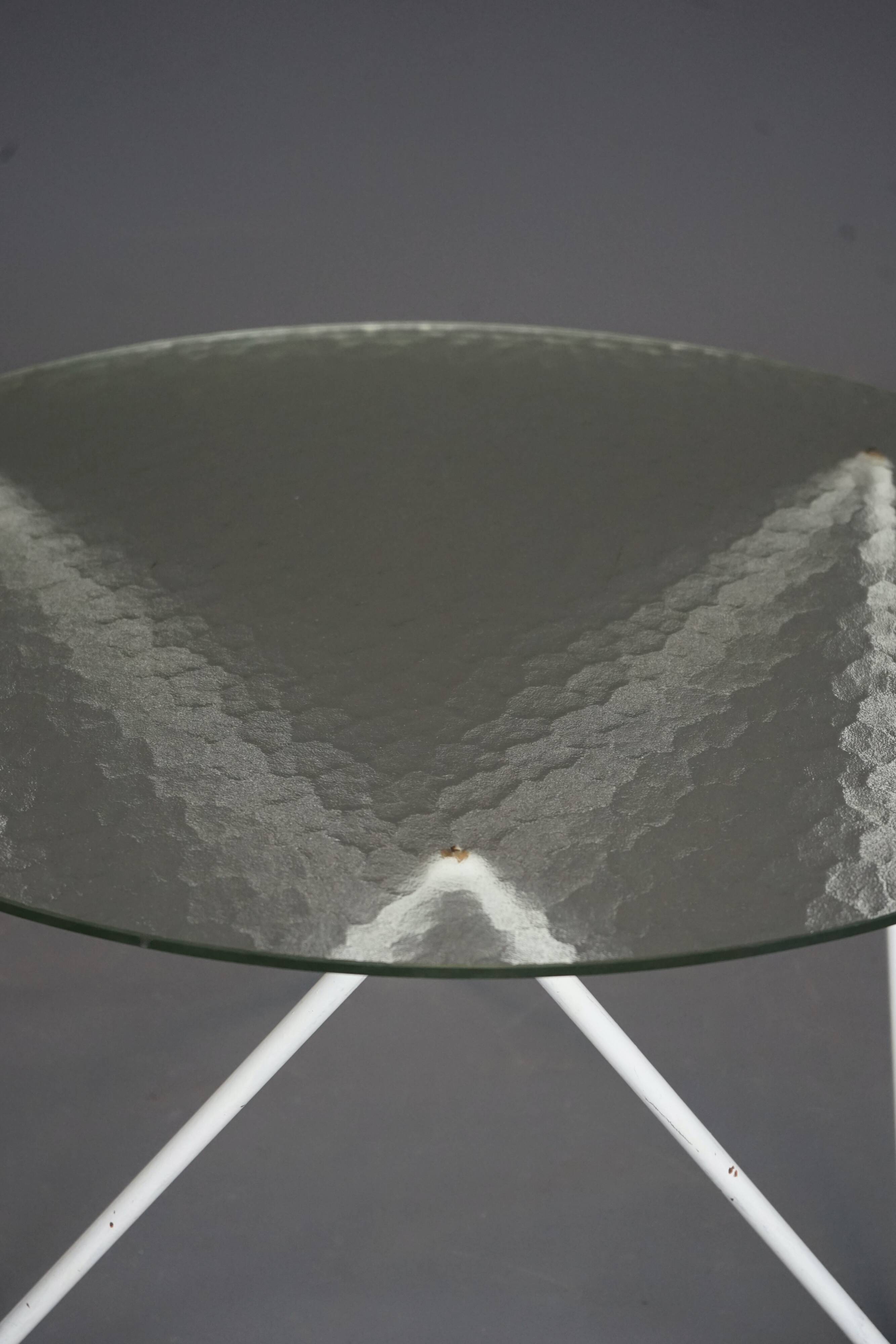 Table basse ronde minimaliste hollandaise. Années 1950