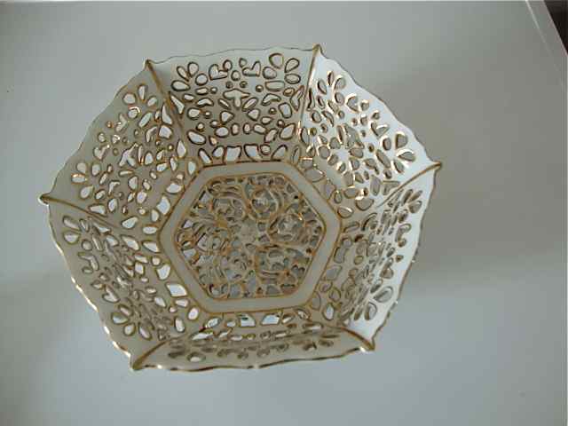 Open porcelain fruit cup