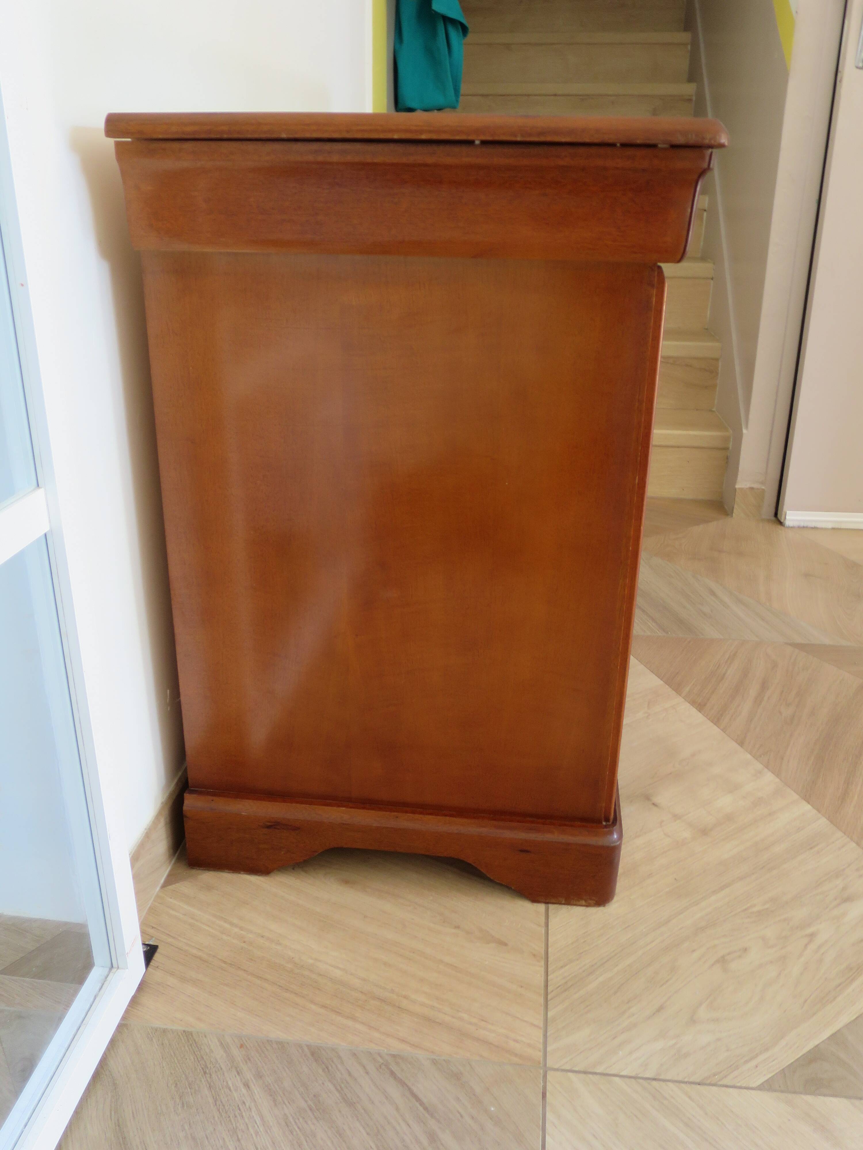 commode à doucine-merisier–4 tiroirs -serrures-Années 80–Louis Philipe