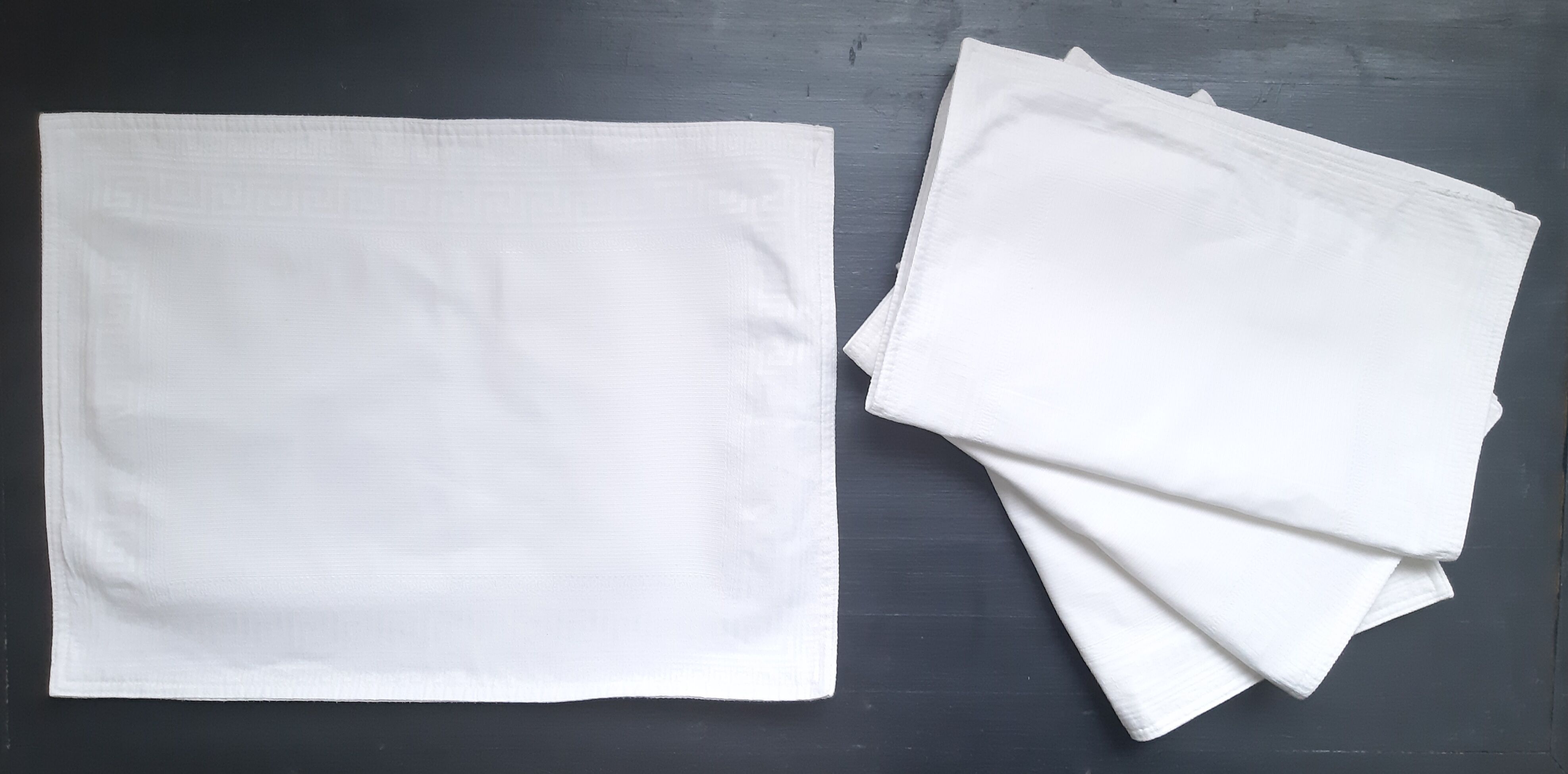 4 damask placemats