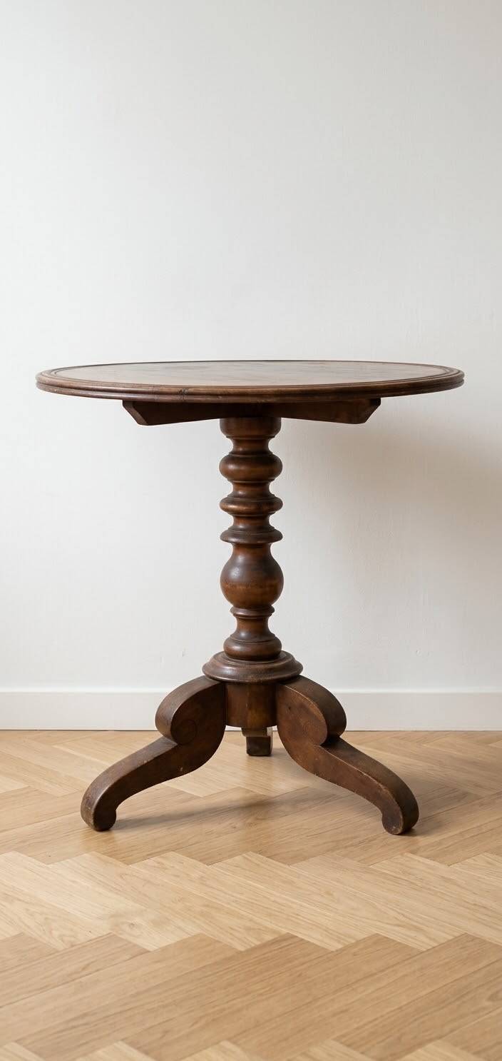 Antique wooden guéridon with a tilting top.