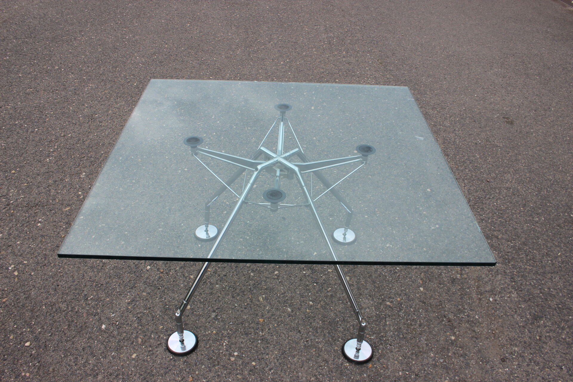 1970s Norman Foster Nomos glass table for Tecno Italy