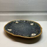 Plat bleu à fleurs