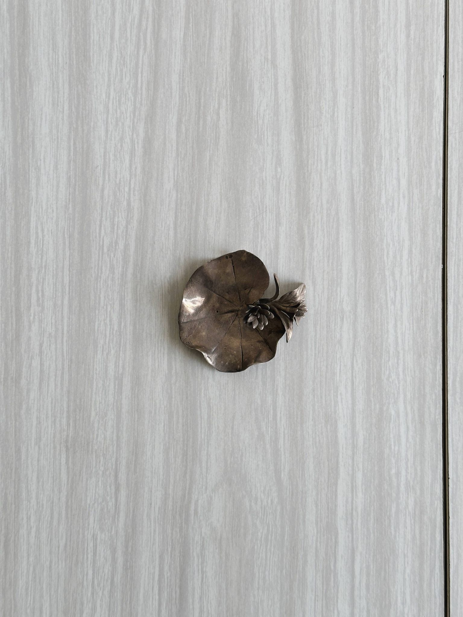 Petit vide-poche en métal argenté