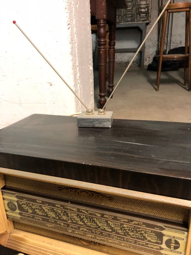 Radio old vintage structure wood perfect condition