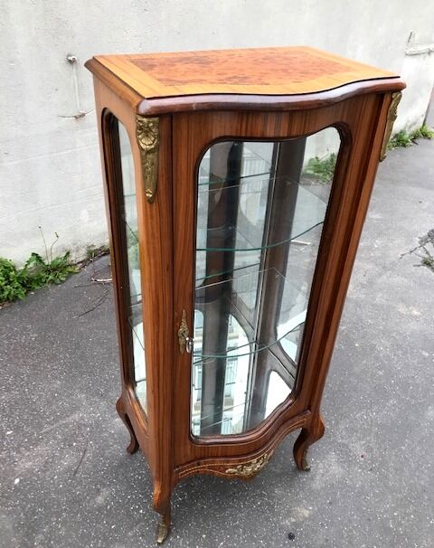 Old showcase 1900