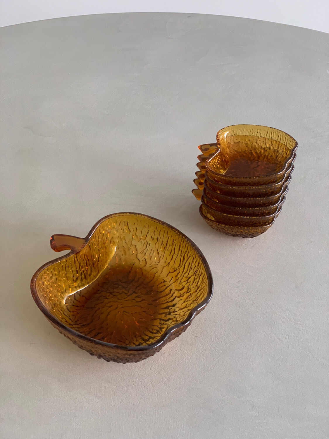 Apple salad bowl dessert service and 6 cups