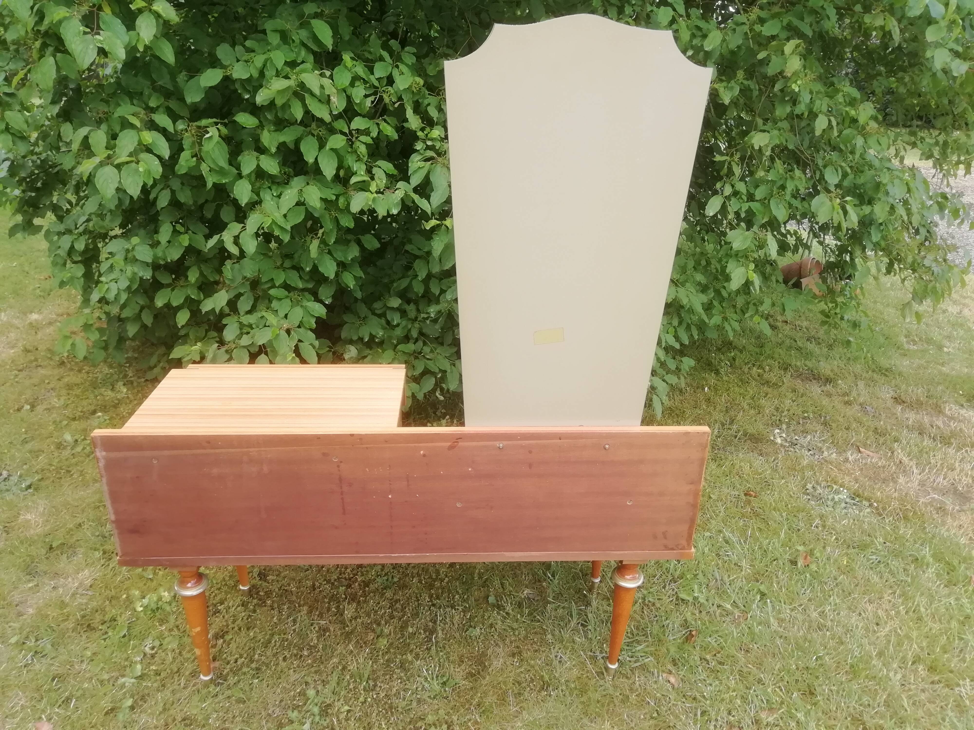 Serving table years 70