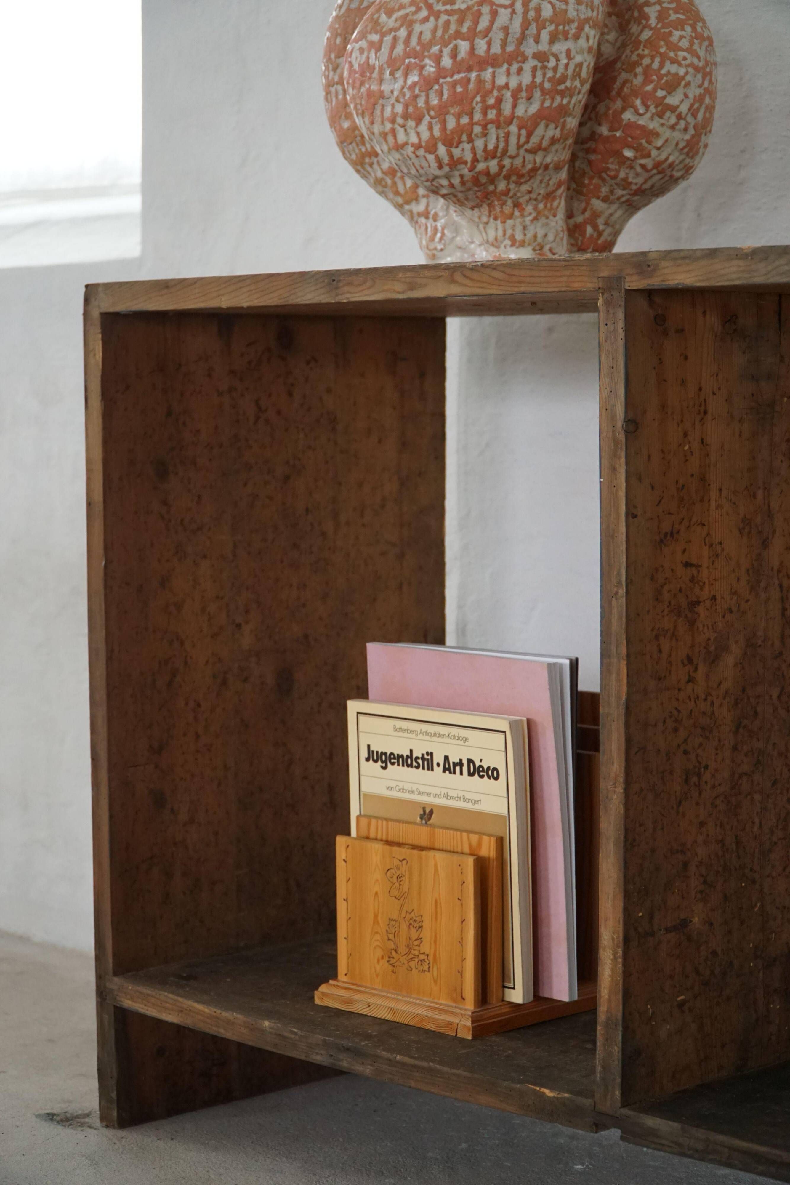Primitive French shelf from the early 20th century in patinated oak, Wabi Sabi, 1920s.