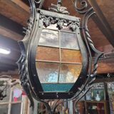 Lanterne en fer forgé avec vitraux