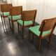 Lot 4 chaises vintage années 50 en chêne clair et garniture en skaï vert