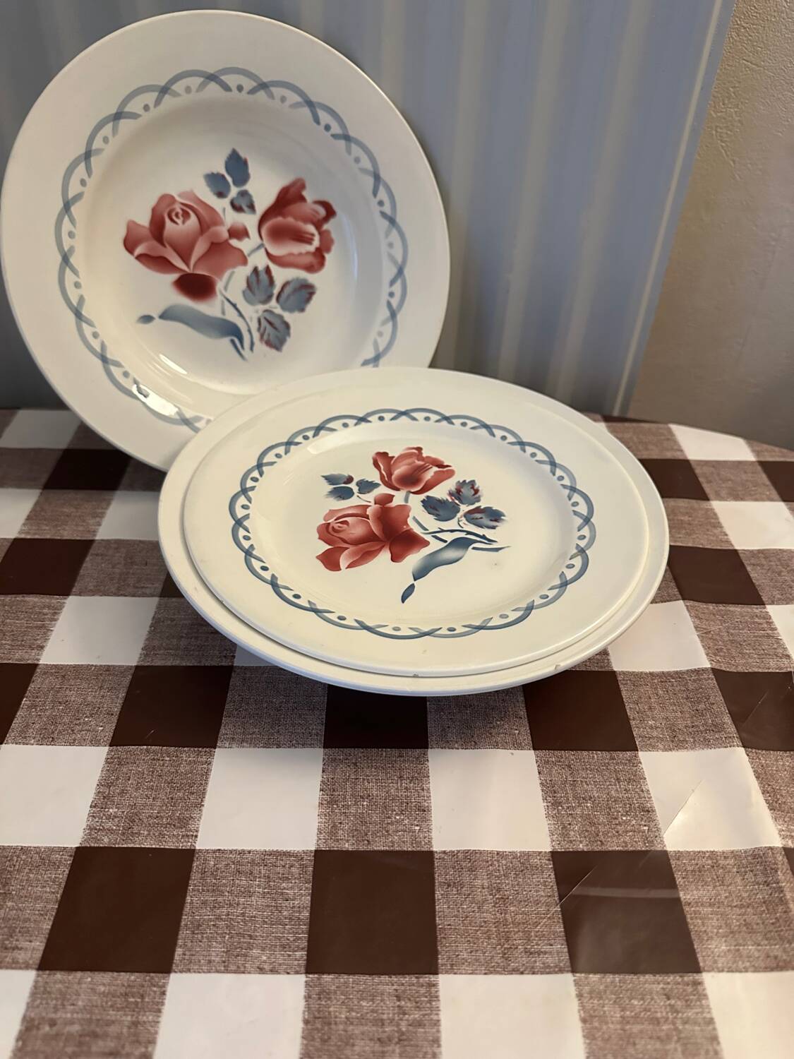 2 assiettes creuses, 1 assiette plate Digoin Sarreguemines service, "Cannes", 1930