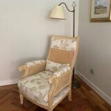 Paire de fauteuils cannés de style Louis XVI à décor floral