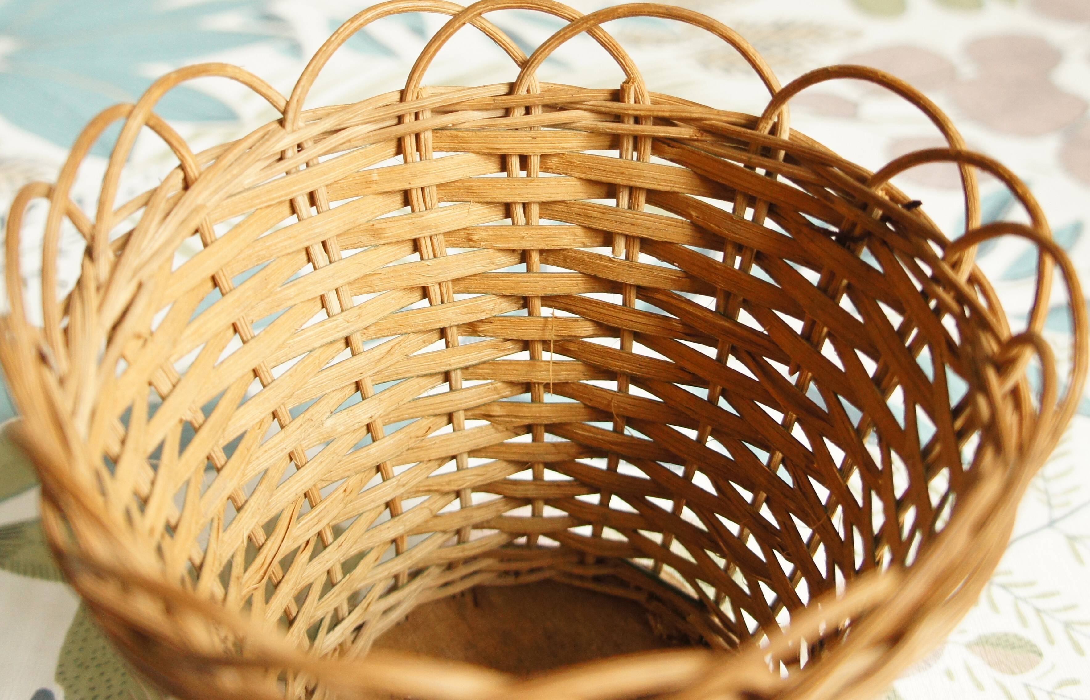 Natural & painted rattan planter