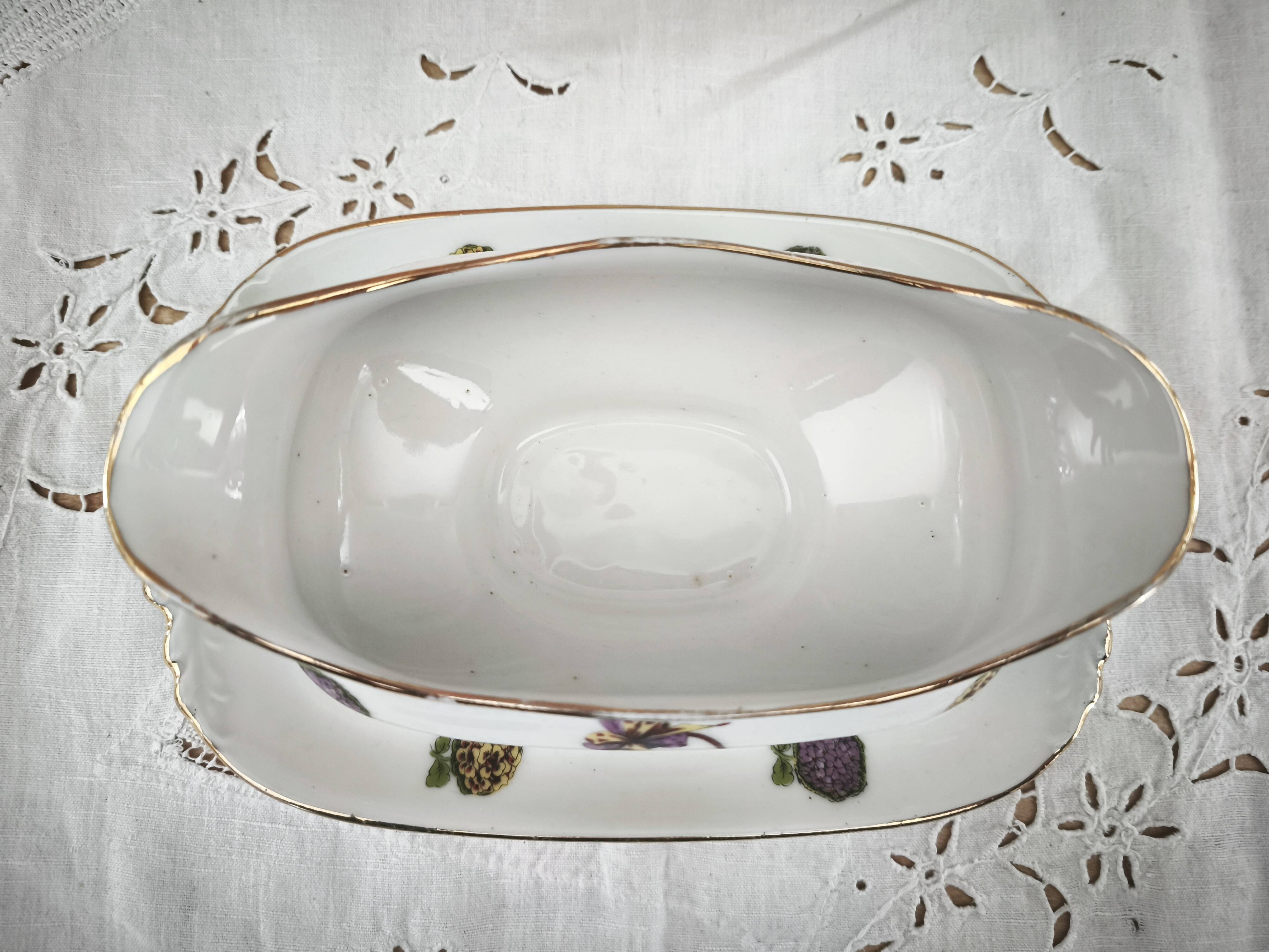 Sauce boat on a Limoges porcelain base with a hydrangea basket design.