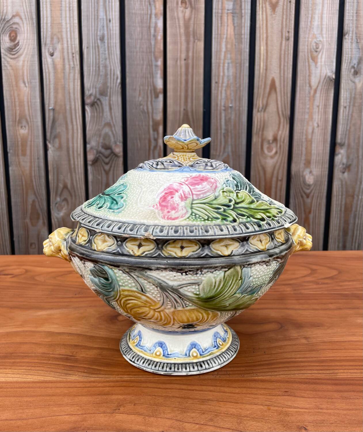 Earthenware soup tureen, 19th century