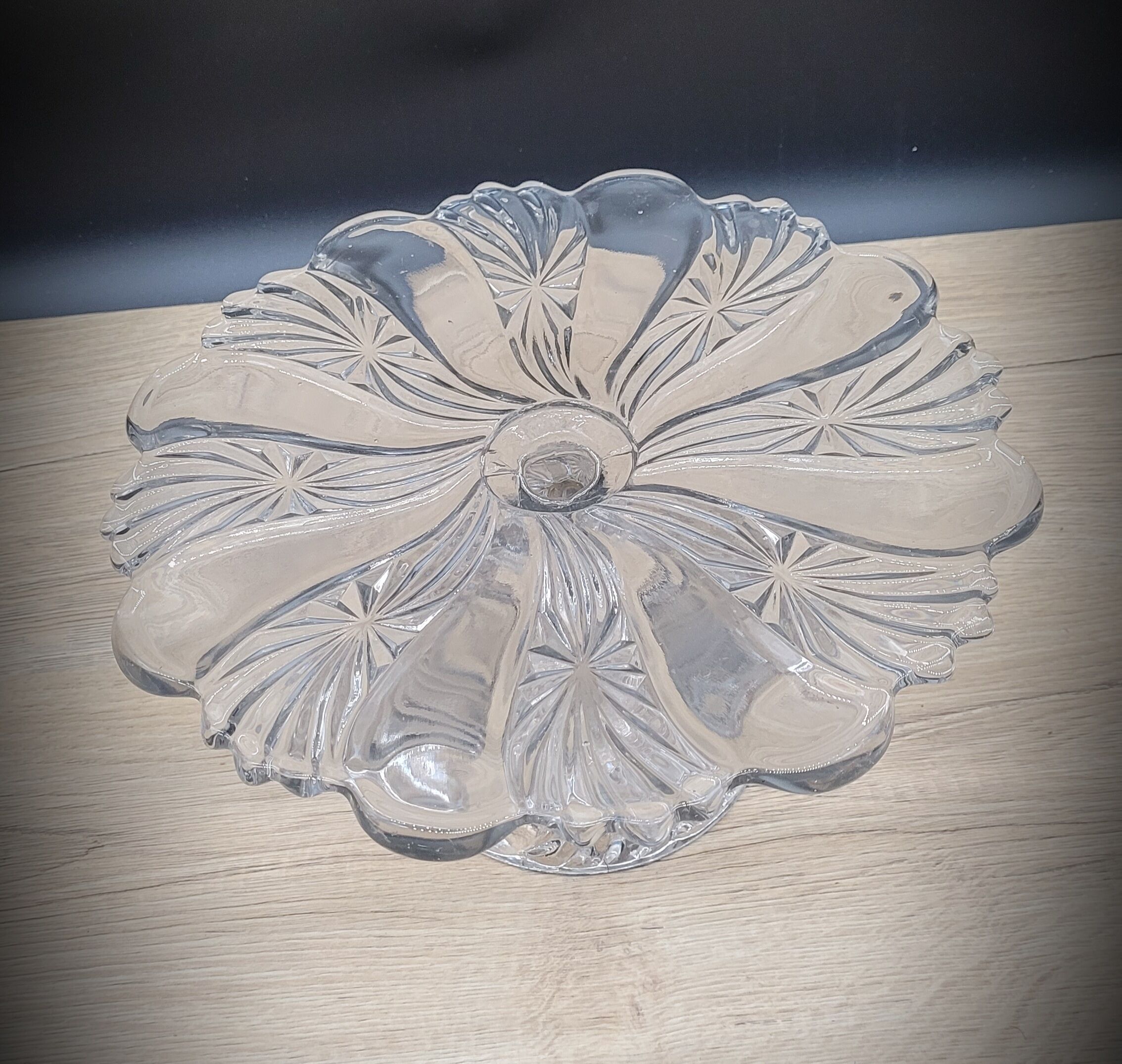 Transparent pedestal dish