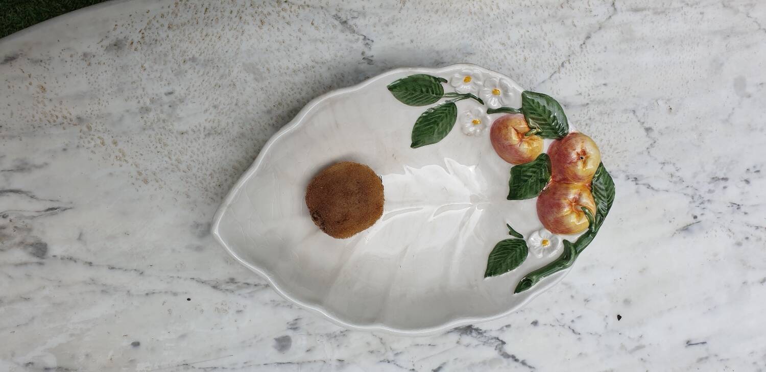 Fruit dish in apple slip