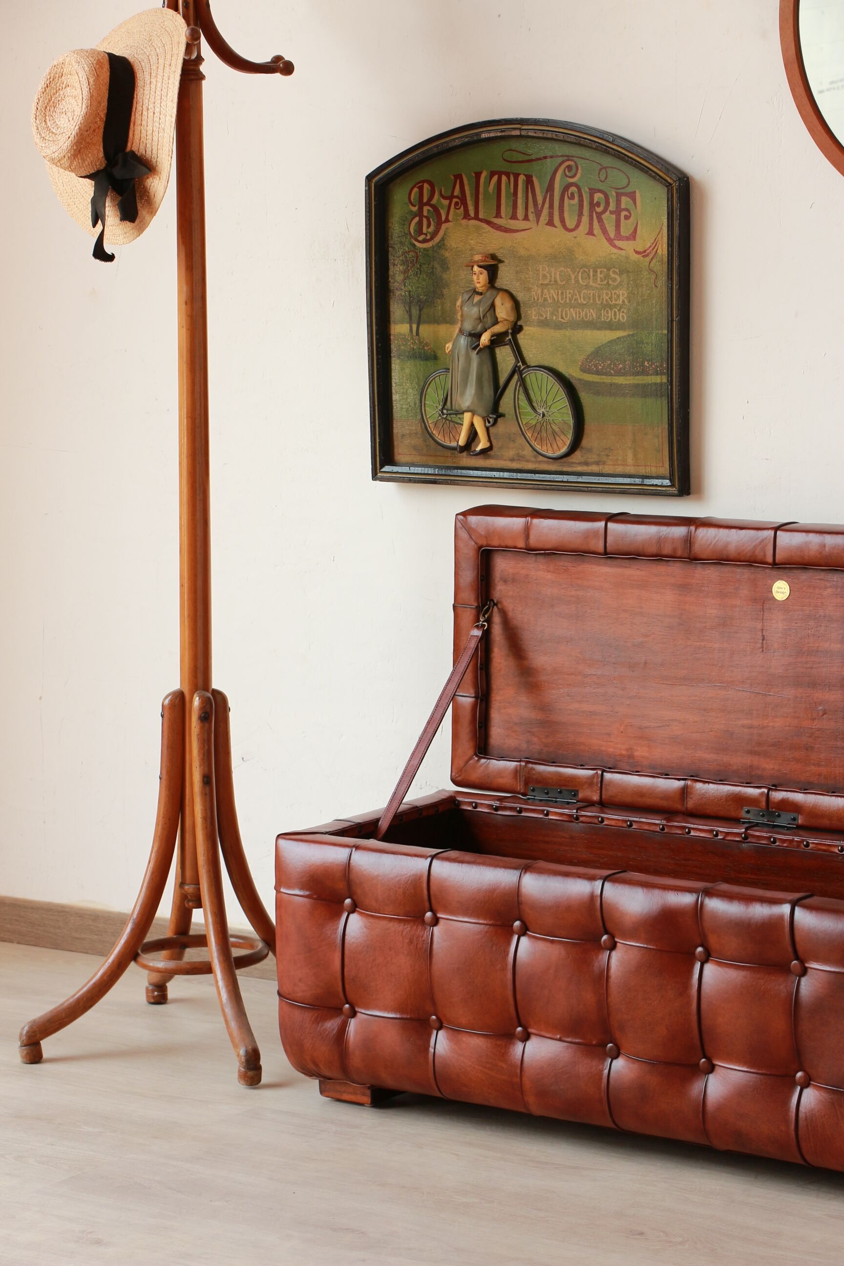 Chesterfield-style leather chest - "Jack" model - Olivier de Schrijver