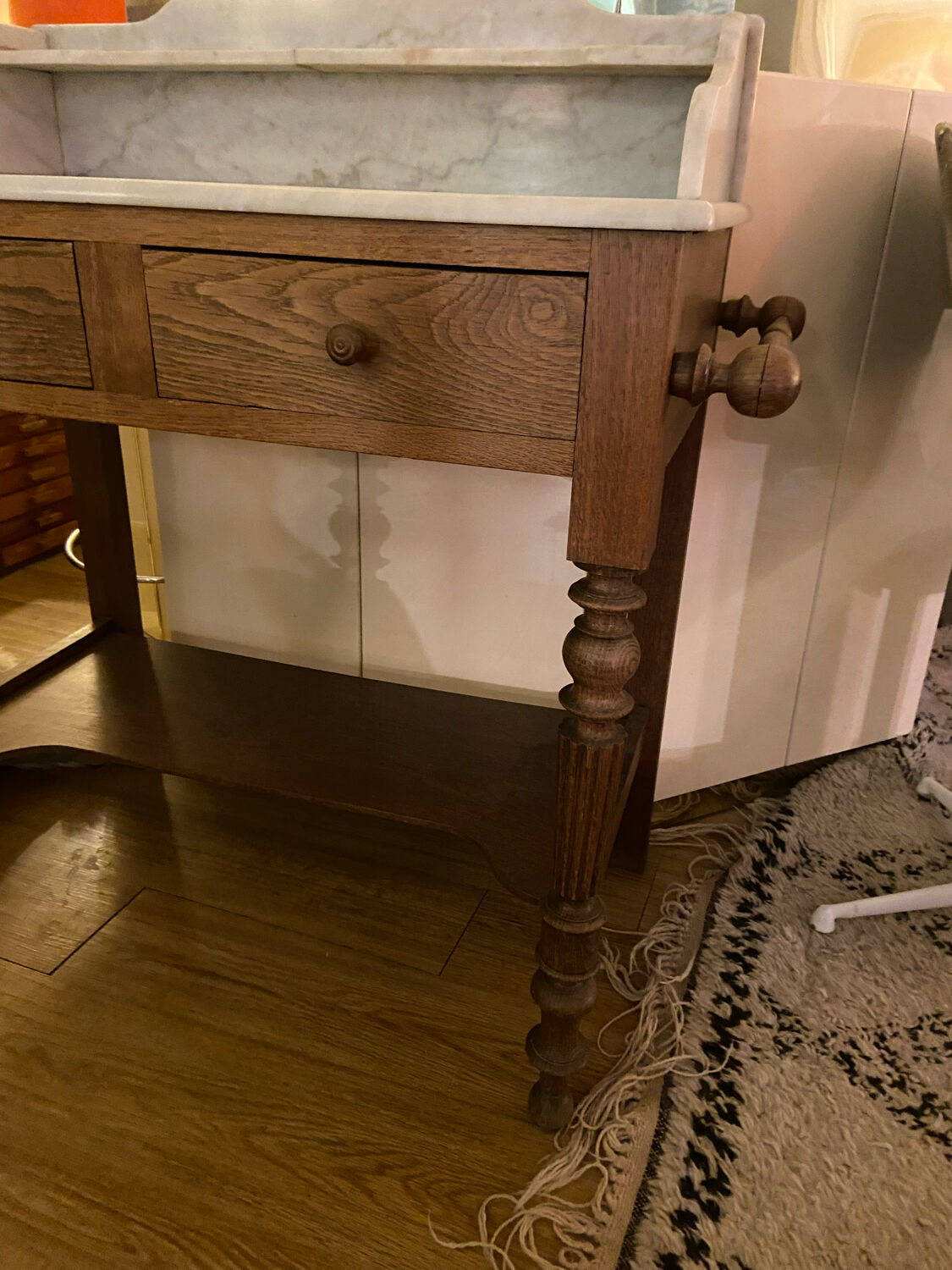 Bathroom cabinet in oak and antique marble